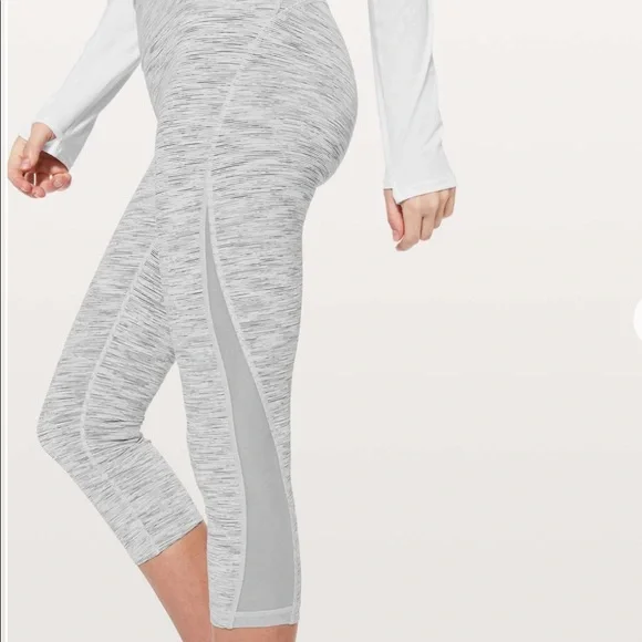 Lululemon Train Times Crop size 4 - Picture 4 of 7